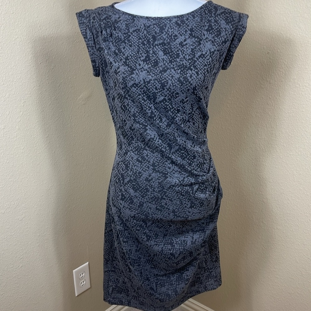 Ann Taylor Size 2 snake print body con dress